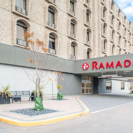 Hotel Ramada By Wyndham Saskatoon Extérieur photo