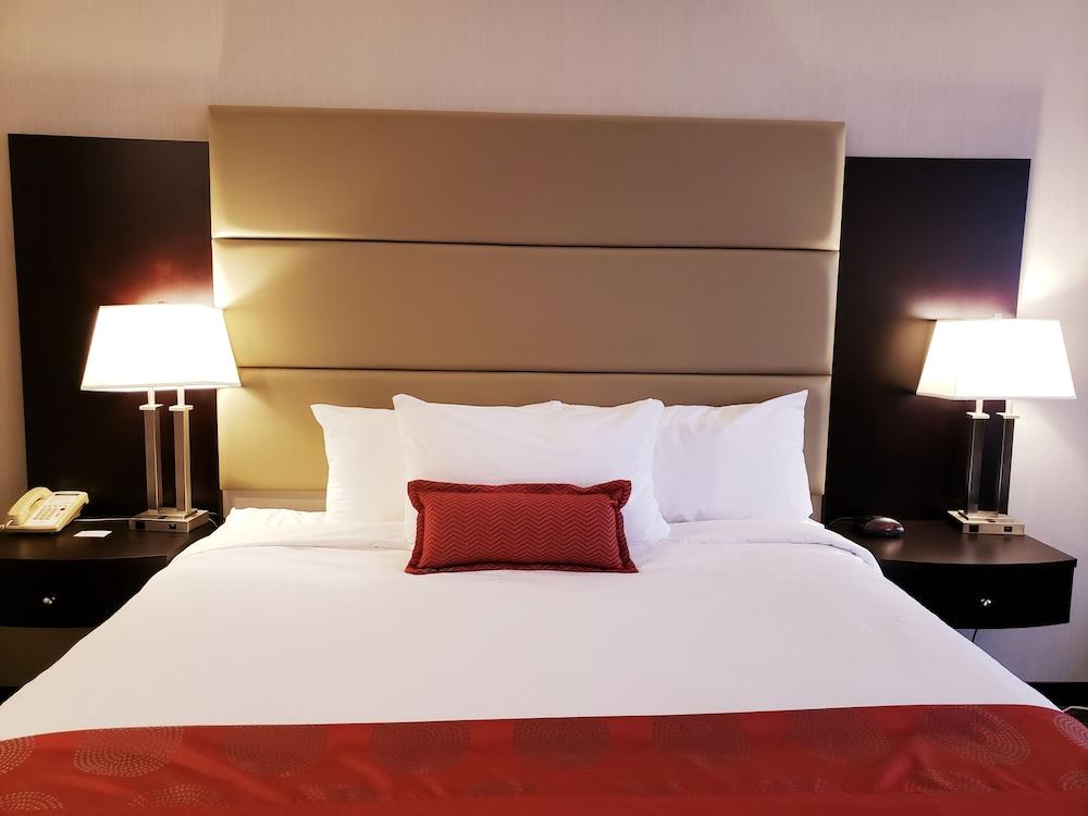 Hotel Ramada By Wyndham Saskatoon Extérieur photo