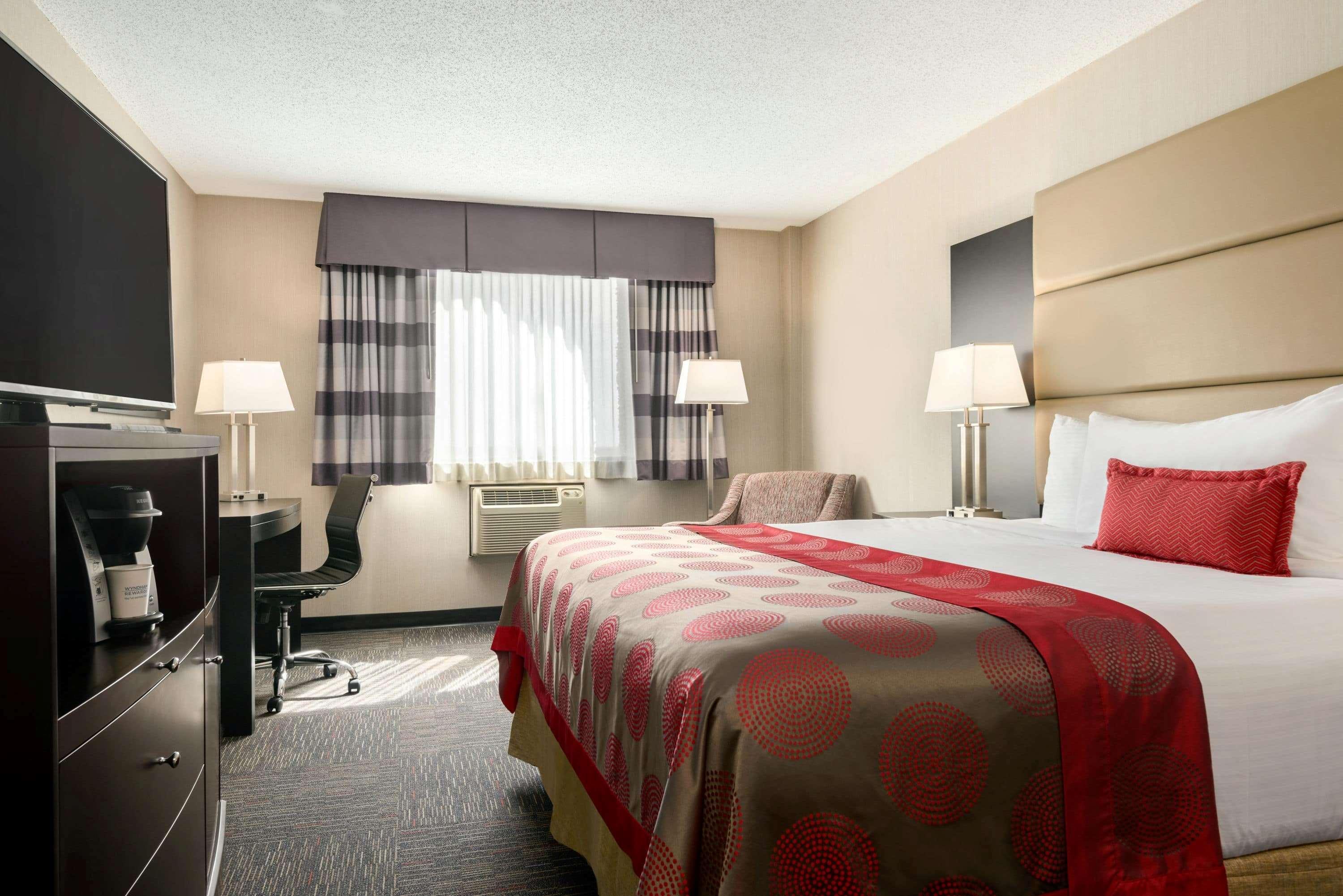 Hotel Ramada By Wyndham Saskatoon Extérieur photo