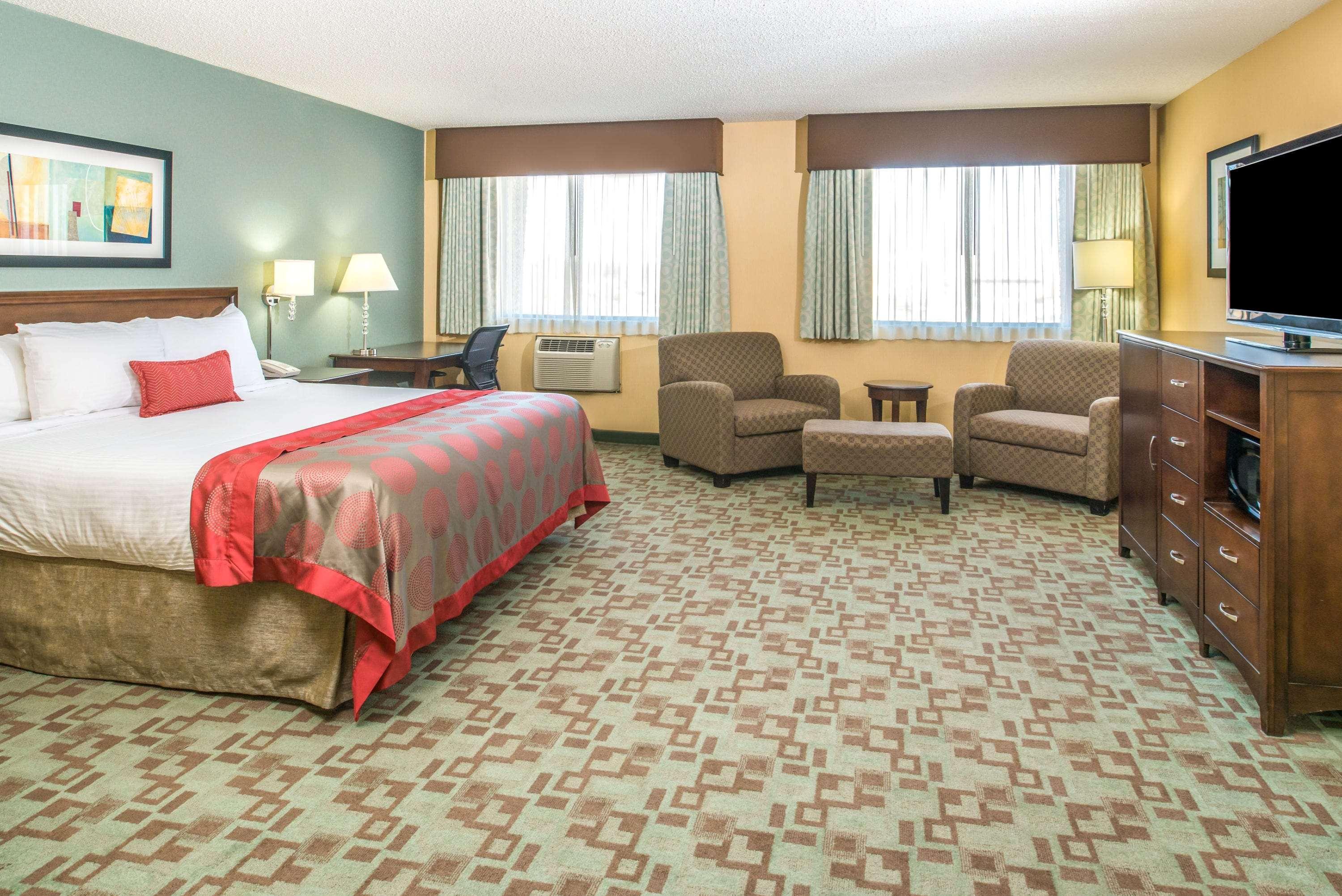 Hotel Ramada By Wyndham Saskatoon Extérieur photo