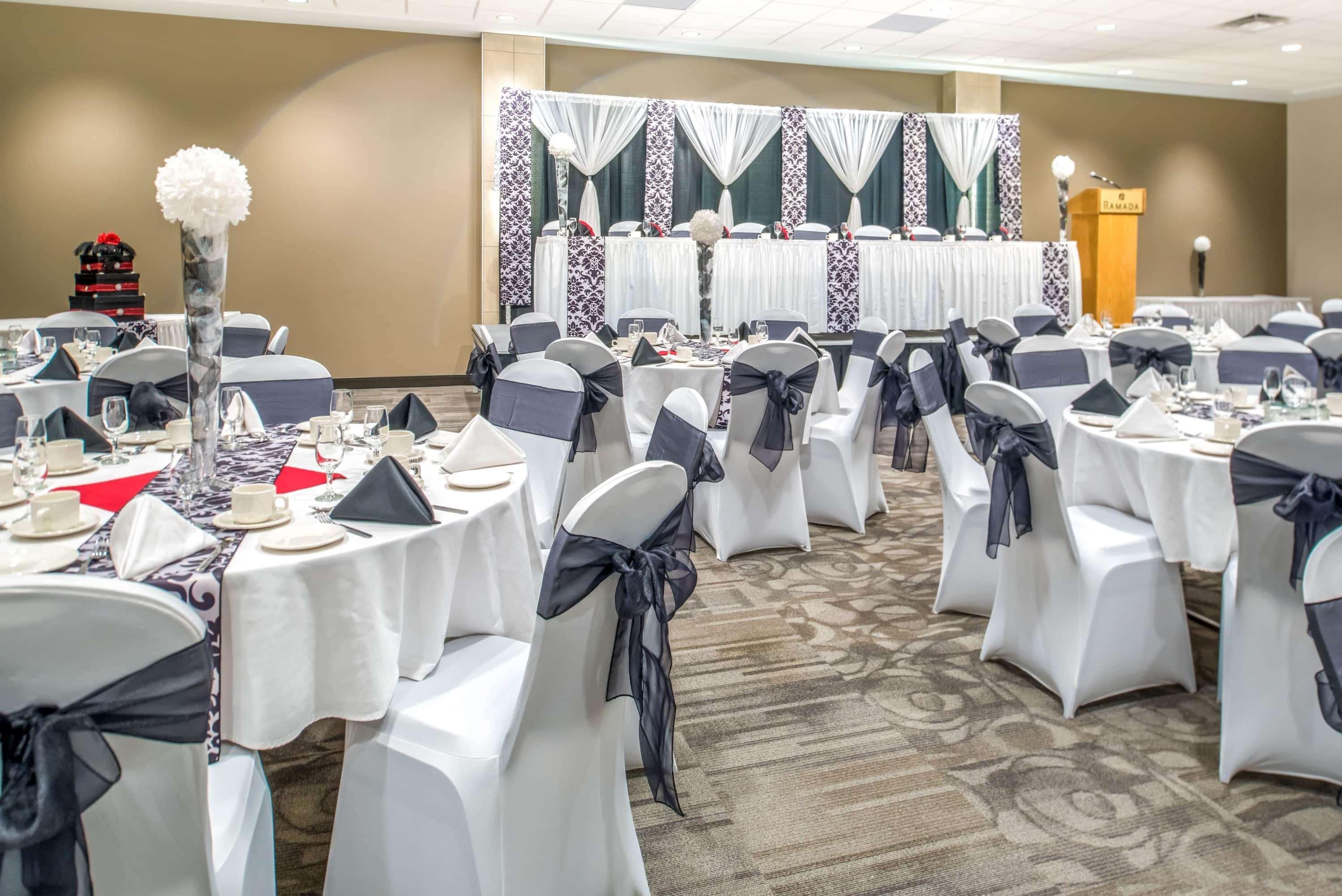Hotel Ramada By Wyndham Saskatoon Extérieur photo