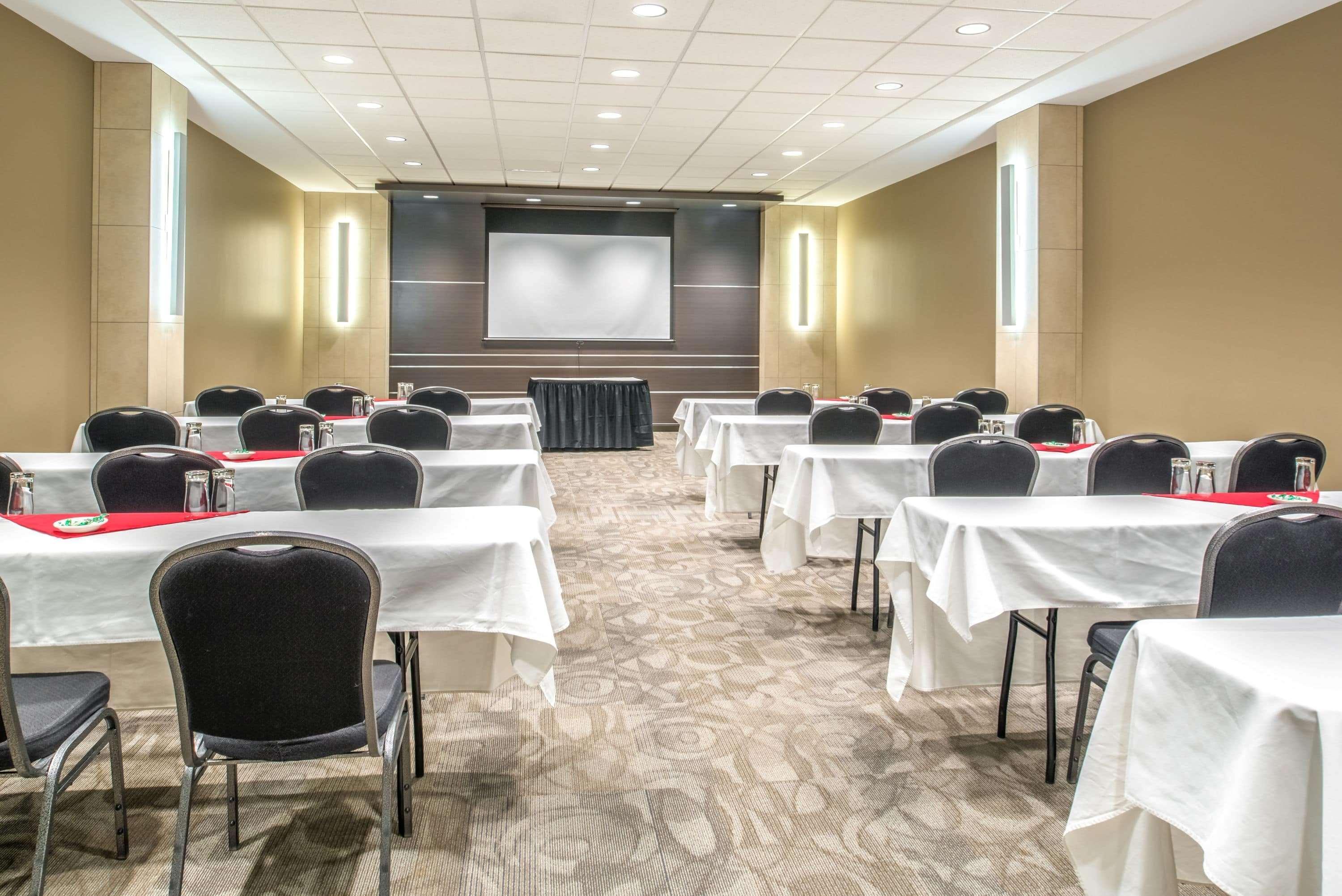 Hotel Ramada By Wyndham Saskatoon Extérieur photo