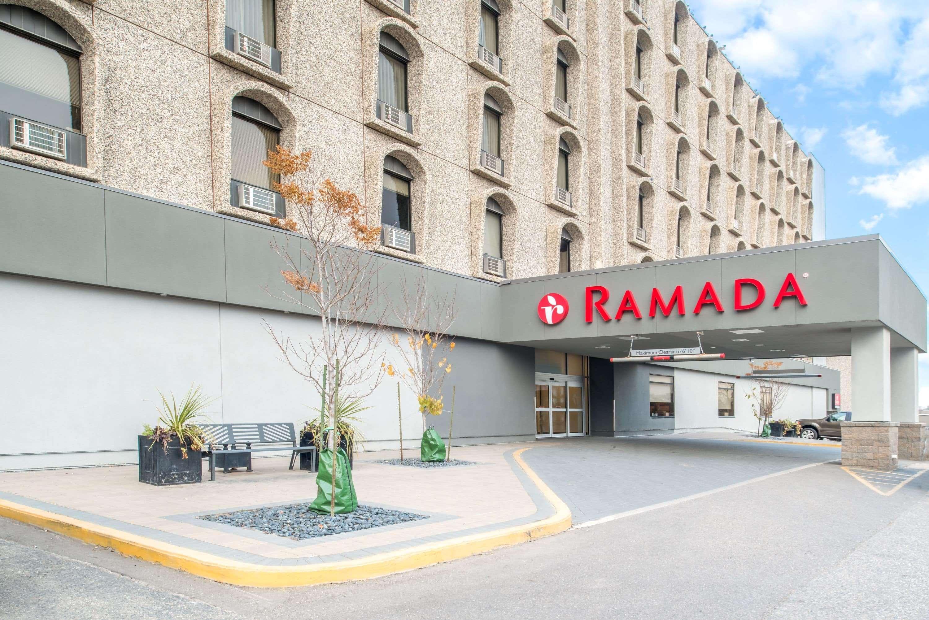 Hotel Ramada By Wyndham Saskatoon Extérieur photo