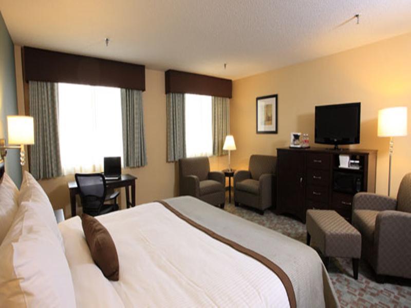 Hotel Ramada By Wyndham Saskatoon Extérieur photo